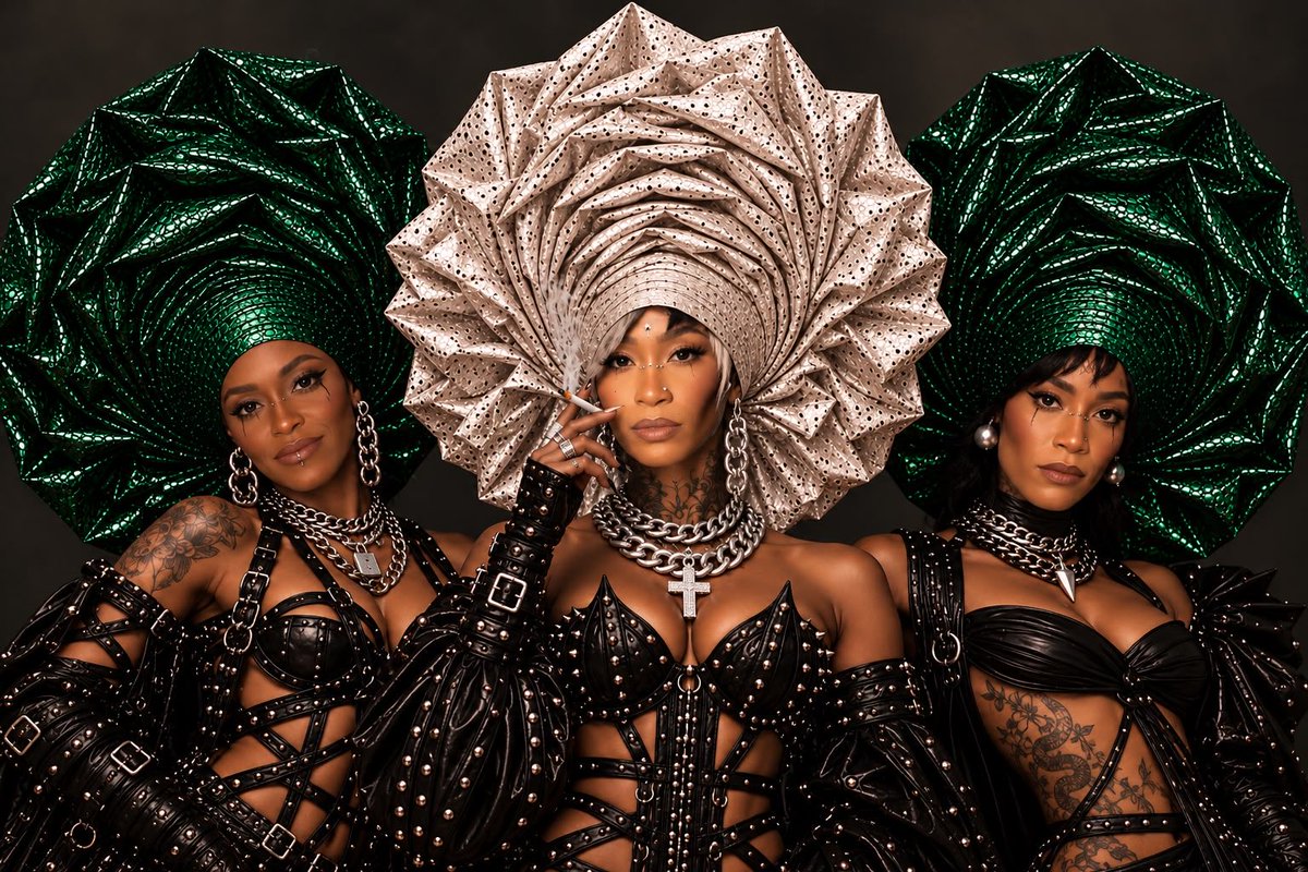 ShiikaneShawtie's tweet photo. Happy Nigerian Independence Day from our favourite Naija sisters 🇳🇬💚 https://t.co/VX2IX9P4xv