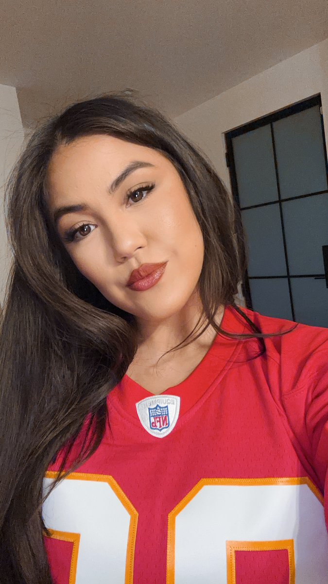 KENDRASPADE's tweet photo. which team are we fantasizing about https://t.co/VJRqJaH2hR