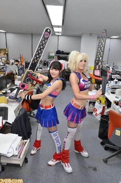virtualh3arts's tweet photo. Jessica Nigri and Mayu Kawamoto cosplaying juliet starling from lollipop chainsaw (2012) 🍭🎀 https://t.co/utzPvN66fp
