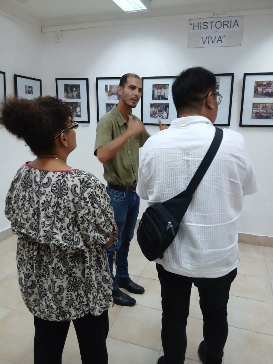 cdr_cuba's tweet photo. Adalid Martínez, miembro del @FComunales visitó por estos días  #Cuba, y entre las actividades que realizó estuvo la visita al Museo "28 de septiembre" de los #CDRCuba. 

#MemoriaCederista https://t.co/ikeTG7h3xL