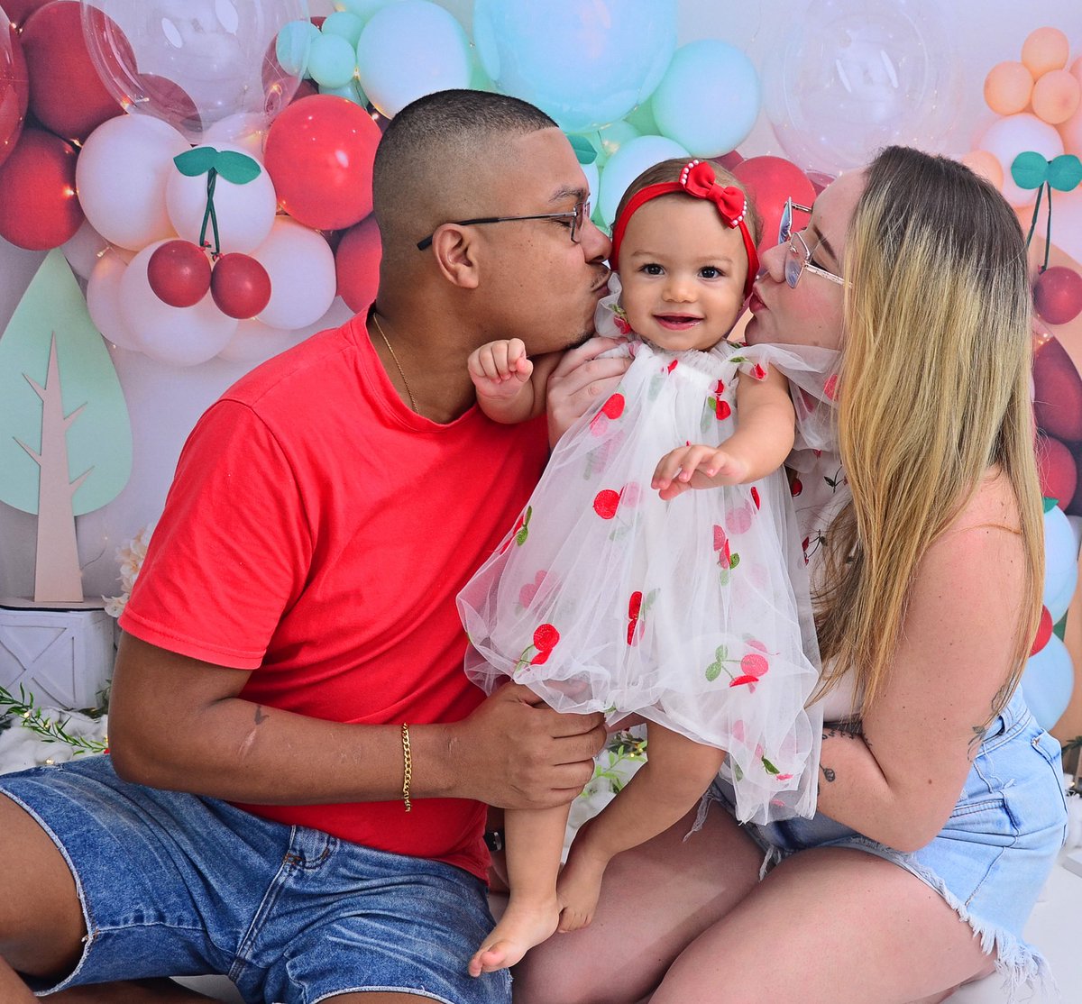 teixeirapeh's tweet photo. 11 meses…. A última cereja do bolo… e o capítulo mais doce da nossa história! ✨🍒

Foram 11 meses de descobertas, sorrisos, aprendizados e momentos que guardaremos para sempre no coração!!

A última cereja do bolo… e o amor mais lindo das nossas vidas! ❤️🎀✨ https://t.co/HAapgq2ITV