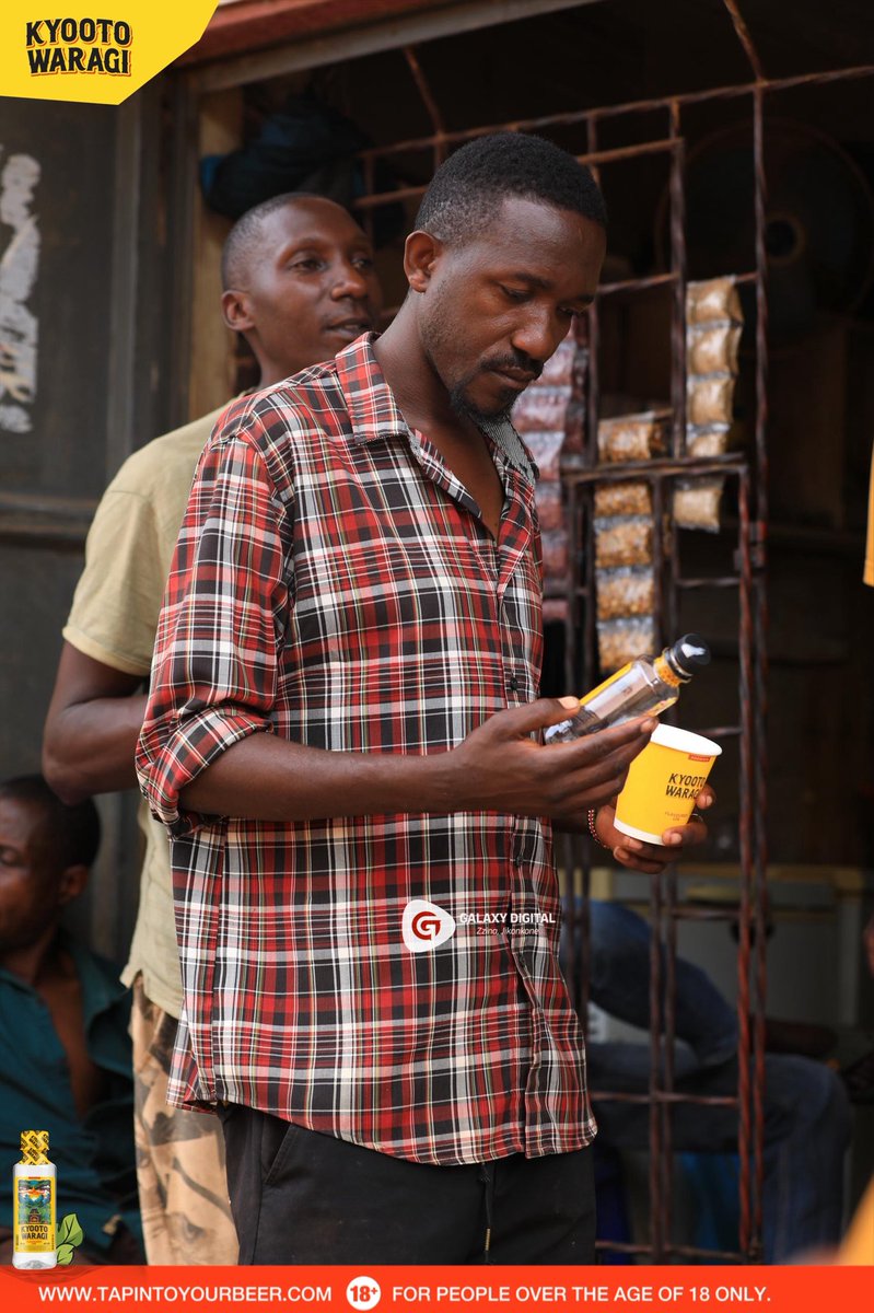 GalaxyFMUg's tweet photo. Kibumbiro understood the assignment! 

The vibes are high, the smiles are real, and Kyooto Waragi is bringing everyone together.

#ZzinaLifeStyle | #KyootoGin | #StrongStartSmoothFinish https://t.co/7rNhQJRzPa