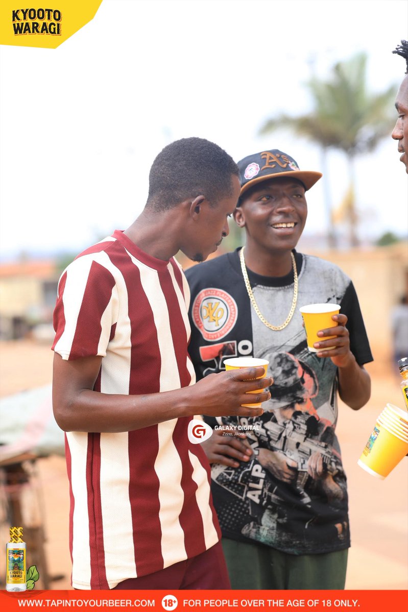 GalaxyFMUg's tweet photo. Kibumbiro understood the assignment! 

The vibes are high, the smiles are real, and Kyooto Waragi is bringing everyone together.

#ZzinaLifeStyle | #KyootoGin | #StrongStartSmoothFinish https://t.co/7rNhQJRzPa