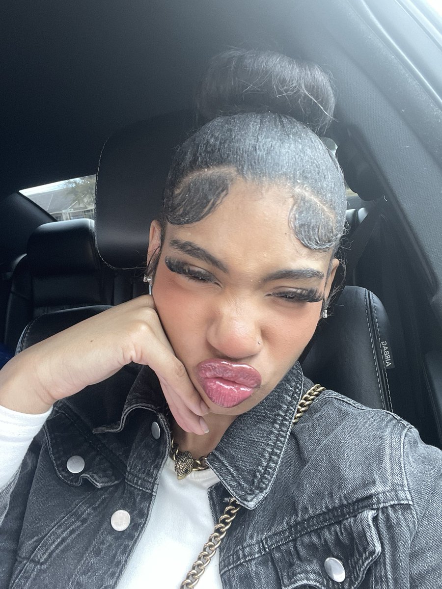 imtenderasfc's tweet photo. i’m always doing duck lips in every photo 😭😂 https://t.co/i4CVTRltNy
