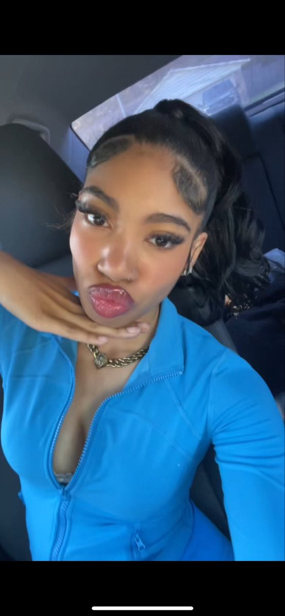 imtenderasfc's tweet photo. i’m always doing duck lips in every photo 😭😂 https://t.co/i4CVTRltNy
