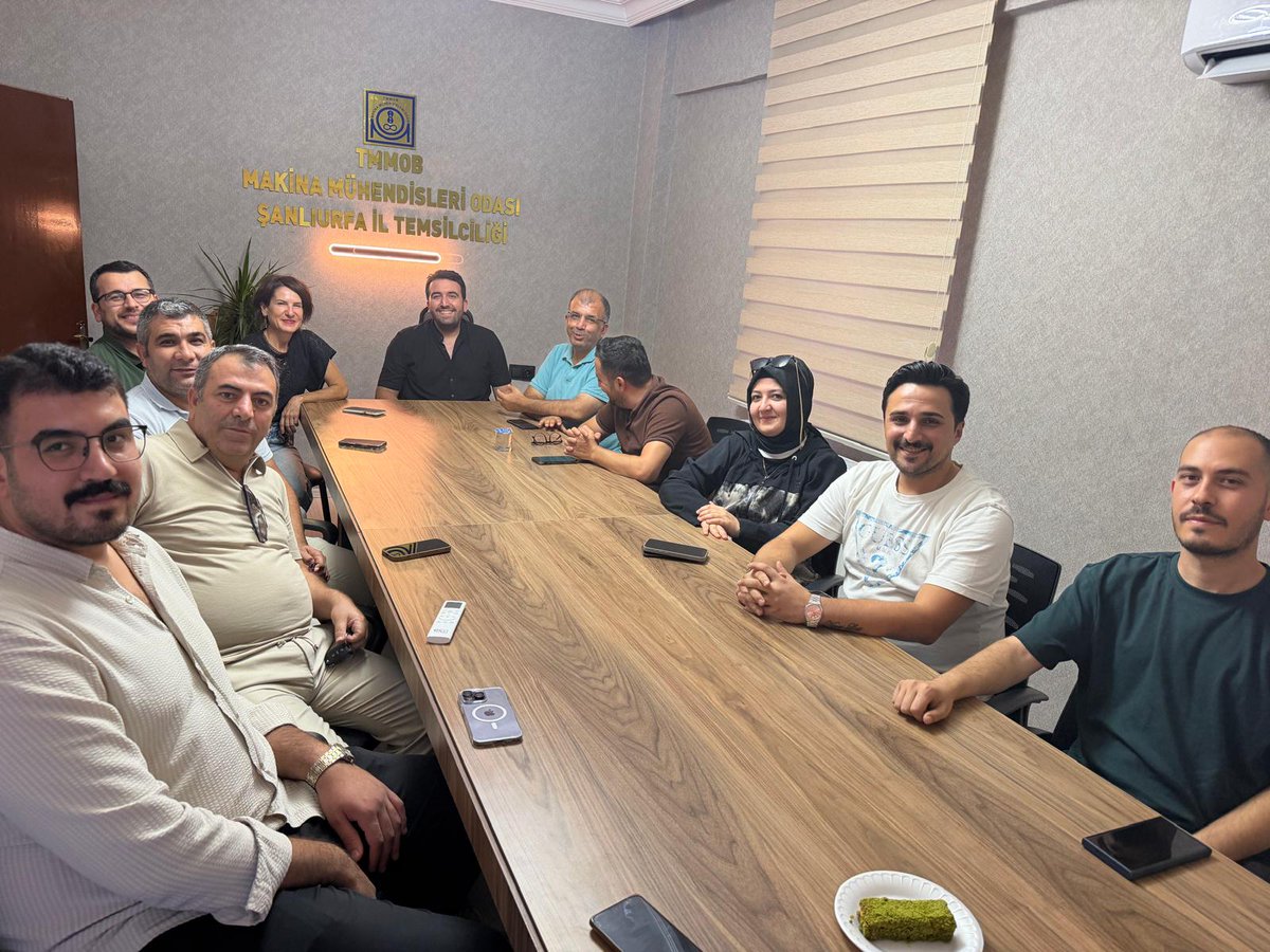 sanliurfammt's tweet photo. Urfa Mekanik AŞ olarak, TMMOB Makina Mühendisleri Odası Şanlıurfa İl Temsilciliğine hayırlı olsun ziyaretinde bulunduk.

Gerçekleştirdiğimiz görüşmede; Şanlıurfa’da mühendislik hizmetlerinin geliştirilmesi, mesleki bilgi ve deneyim paylaşımının artırılması, sektörel ihtiyaçlara yönelik ortak çalışmalar yürütülmesi ve kurumlar arası iş birliği imkânları üzerine değerlendirmelerde bulunduk.

Özellikle mekanik tesisat, enerji verimliliği, sürdürülebilirlik, mesleki eğitimler ve teknik çalışmalar başta olmak üzere, kentimize ve meslek camiamıza katkı sağlayabilecek ortak proje ve faaliyetler hakkında görüş alışverişi gerçekleştirdik.

MMO Şanlıurfa İl Temsilciliğine yeni dönem çalışmalarında başarılar diliyor, nazik ev sahiplikleri için teşekkür ediyoruz.

Önümüzdeki süreçte mesleğimizin gelişimine, mühendislik hizmetlerinin niteliğinin artırılmasına ve Şanlıurfa’ya değer katacak çalışmalarda birlikte hareket etmeyi temenni ediyoruz.

#UrfaMekanik #MMO #MakinaMühendisleriOdası #Şanlıurfa #MakineMühendisliği

@UrfaValiligi @sanliurfabld @hrumedya @teknokenturfa @sanliurfatso @Sanliurfatb @urfaikk @sanliurfamimod @siverekmimod @ImoUrfa @siverekimo @MMOtmmob @mmodiyarbakir @spo_urfa @hkmo_sanliurfa @emosanliurfa @icmourfa