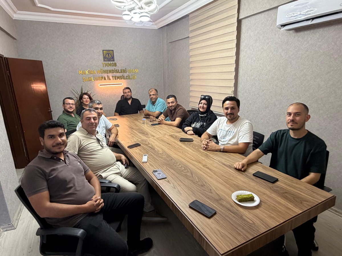 sanliurfammt's tweet photo. Urfa Mekanik AŞ olarak, TMMOB Makina Mühendisleri Odası Şanlıurfa İl Temsilciliğine hayırlı olsun ziyaretinde bulunduk.

Gerçekleştirdiğimiz görüşmede; Şanlıurfa’da mühendislik hizmetlerinin geliştirilmesi, mesleki bilgi ve deneyim paylaşımının artırılması, sektörel ihtiyaçlara yönelik ortak çalışmalar yürütülmesi ve kurumlar arası iş birliği imkânları üzerine değerlendirmelerde bulunduk.

Özellikle mekanik tesisat, enerji verimliliği, sürdürülebilirlik, mesleki eğitimler ve teknik çalışmalar başta olmak üzere, kentimize ve meslek camiamıza katkı sağlayabilecek ortak proje ve faaliyetler hakkında görüş alışverişi gerçekleştirdik.

MMO Şanlıurfa İl Temsilciliğine yeni dönem çalışmalarında başarılar diliyor, nazik ev sahiplikleri için teşekkür ediyoruz.

Önümüzdeki süreçte mesleğimizin gelişimine, mühendislik hizmetlerinin niteliğinin artırılmasına ve Şanlıurfa’ya değer katacak çalışmalarda birlikte hareket etmeyi temenni ediyoruz.

#UrfaMekanik #MMO #MakinaMühendisleriOdası #Şanlıurfa #MakineMühendisliği

@UrfaValiligi @sanliurfabld @hrumedya @teknokenturfa @sanliurfatso @Sanliurfatb @urfaikk @sanliurfamimod @siverekmimod @ImoUrfa @siverekimo @MMOtmmob @mmodiyarbakir @spo_urfa @hkmo_sanliurfa @emosanliurfa @icmourfa