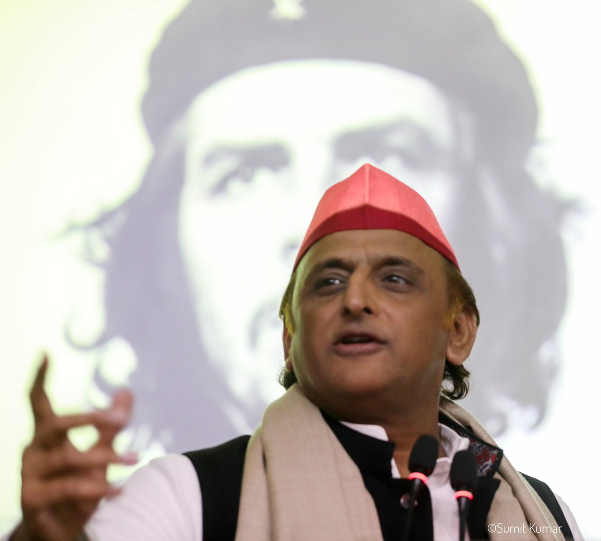 skphotography68's tweet photo. Akhilesh Yadav
#akhileshyadav #cheguevara #photojournalism #visualjournalism #framewithinaframe https://t.co/eBk5YXUy5Y