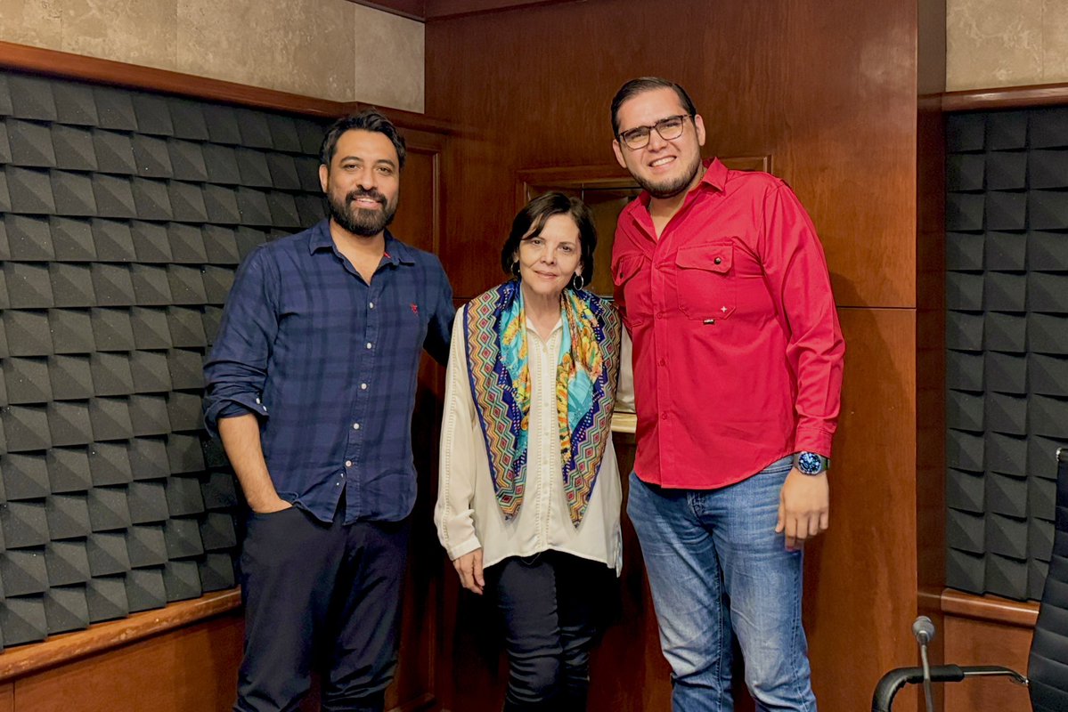 trcambiente's tweet photo. 🌱La educación ambiental también comienza desde las aulas.

Estuvimos en GREM Radio Contextos, donde hablamos sobre “Mi Querida Escuela”, un programa de la Dirección General de Medio Ambiente que acerca a niñas y niños de educación básica al cuidado y respeto por nuestro entorno. https://t.co/VpKdP6TdBS