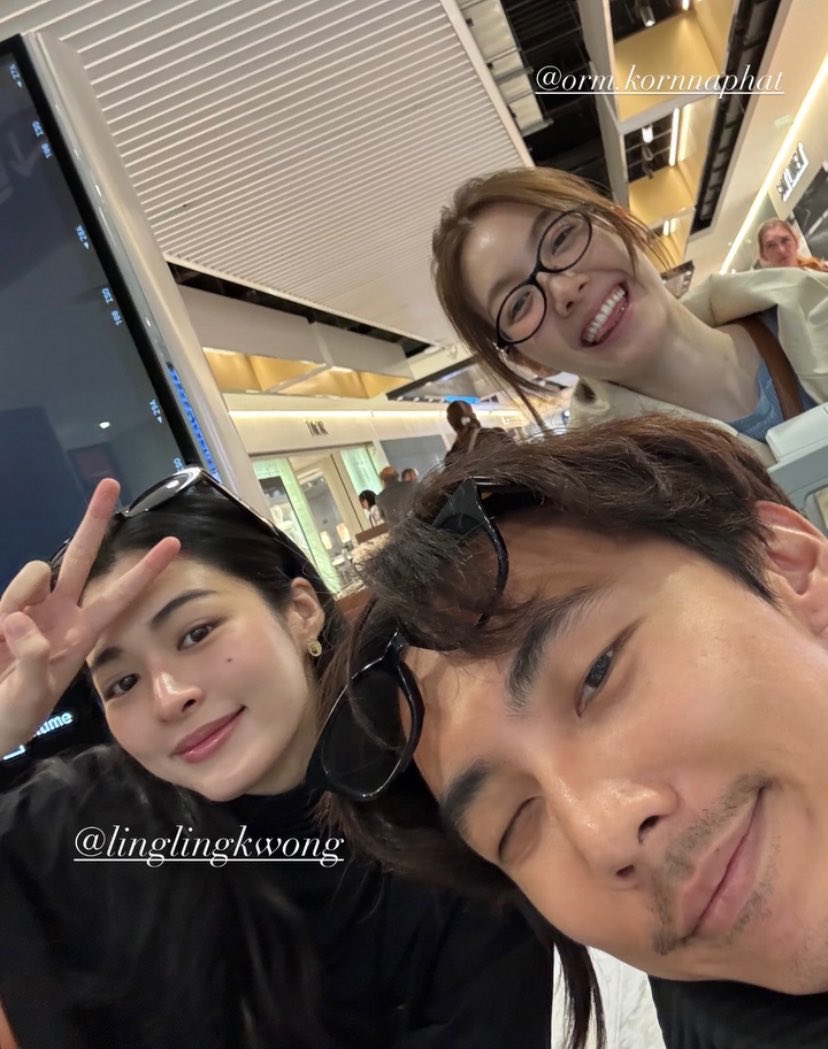 nongplaaaaa's tweet photo. โคตรรรร เคมีเว่อมากกก ขั้นต่ำสิ่งนั้นมาก จนกลับไทยแล้ว มวลเฟรนลี่ยังคงตะโกน ให้เลยค่ะหลิงออม https://t.co/nzNmTNf6c2
