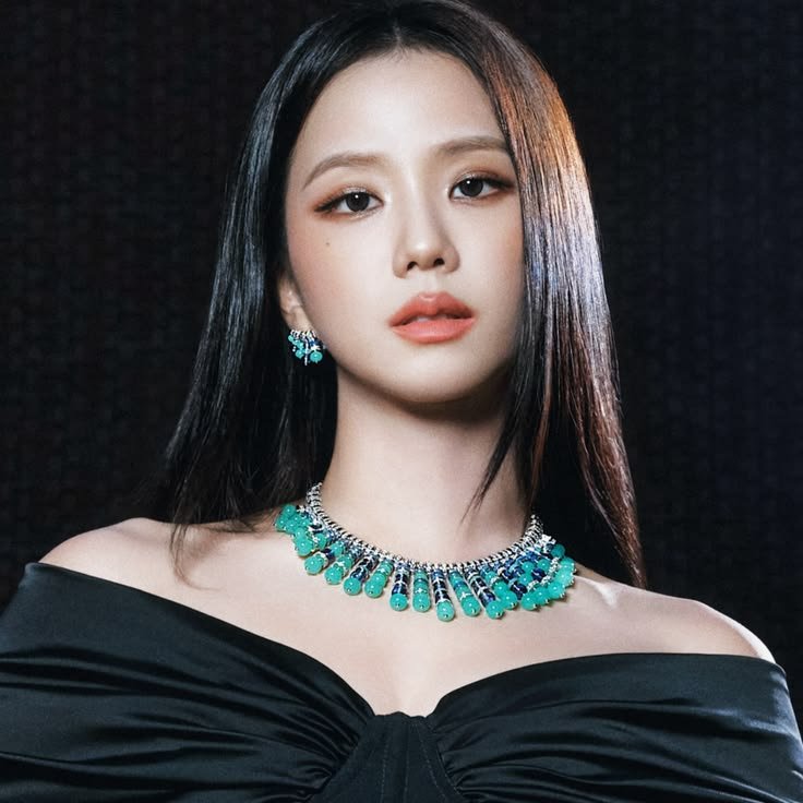 PopVivaa's tweet photo. JISOO has just surpassed 1B views on YouTube. https://t.co/7O0Ook7LRS
