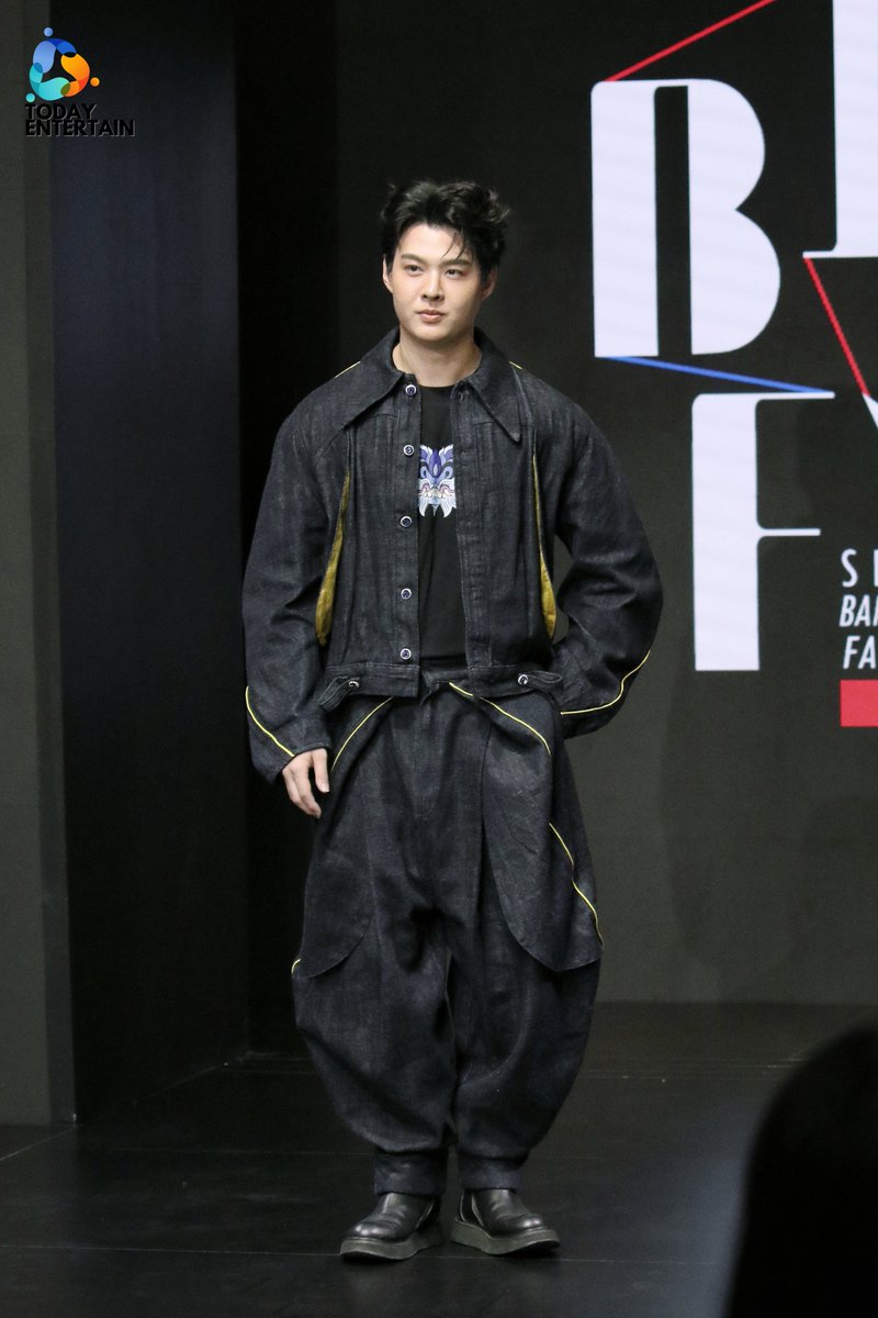 todayentth's tweet photo. “เซ้นต์ ศุภพงษ์” ร่วมเดินแบบในงาน "Bangkok International Fashion Week 2026"

SAINT AT SIAM CENTER BIFW26
#SiamCenterBIFW2026xSAINT

#SiamCenterBIFW2026 #BIFW2026 #SiamCenter
#Saint_sup #เซ้นต์ศุภพงษ์ https://t.co/tMeG0KG987