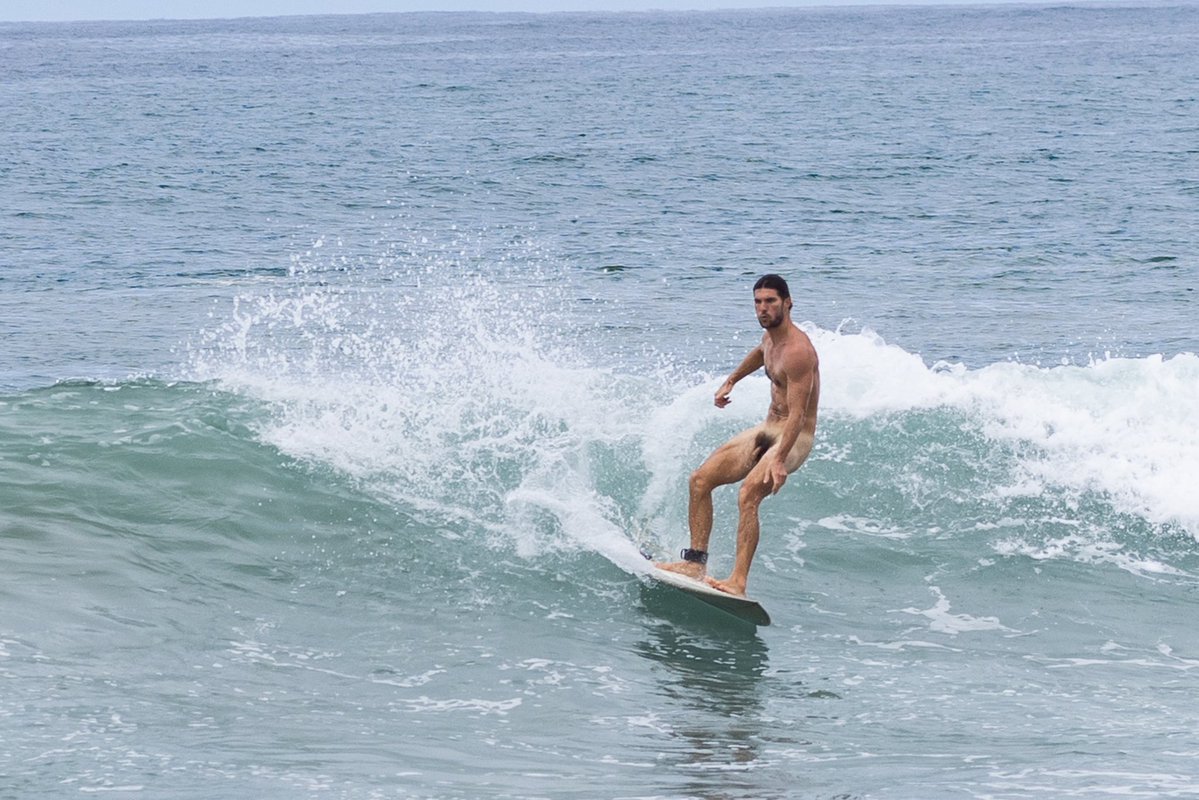 workoutwithkev's tweet photo. Surfing NAKED 🤙😜 RT if you’d like to be a spectator. https://t.co/RmuuAUmLcm