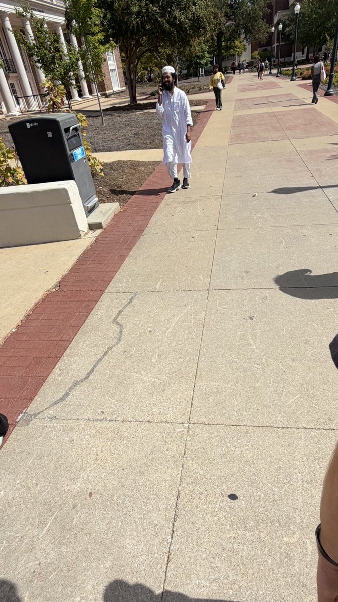 robby2faded's tweet photo. Watch out for bombs on campus https://t.co/AfDbov331L