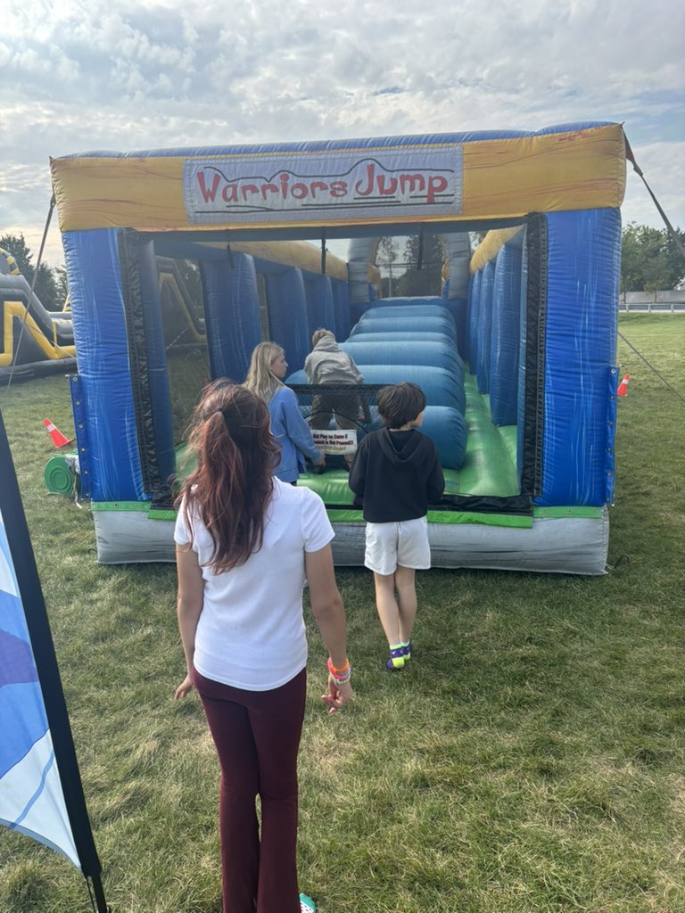 DonnellMiddle's tweet photo. What a great way to spend a Thursday morning with a DAY OF AWESOMENESS!!! Students were rewarded for their efforts on the school fundraiser with bounce houses, tug of war, hula hoop, limbo and Kona Ice!  #TrojanTrue #DonnellProud https://t.co/ofpNH9u8w2