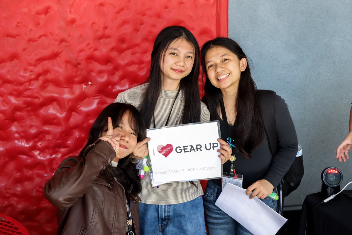 UNLVTheCenter's tweet photo. Western High School just found out their year is about to be INCREDIBLE! π π
Our GEAR UP team was tabling today and the buzz is real! π’
Amazing field trips, incredible events, and so much more coming this way.
#UNLV #CAEO #GEARUP #GEARUPWEEK #WesternHigh https://t.co/14TgRNngsU