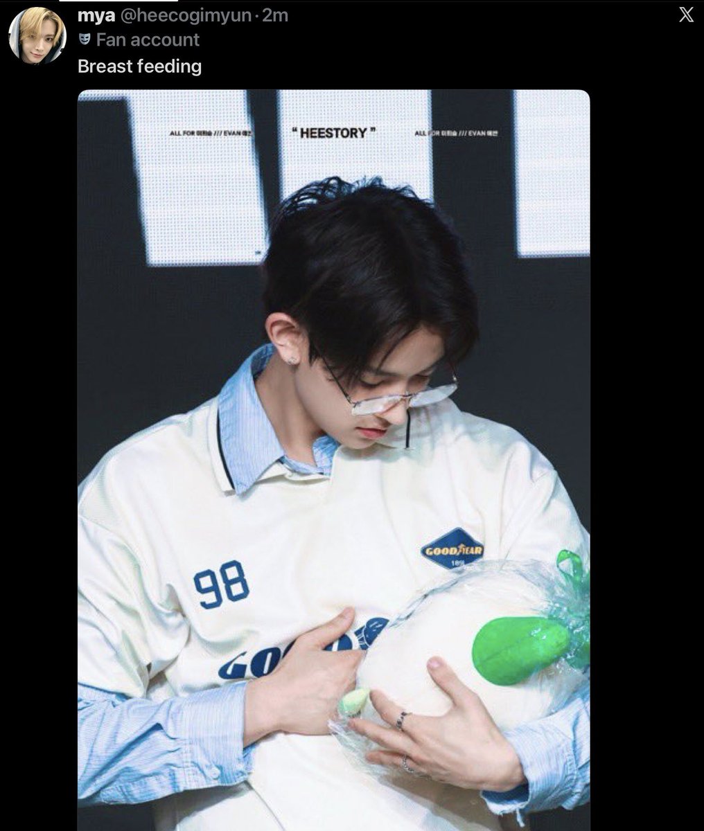 heecog_updates's tweet photo. Exoomf that blocked me on my main keeps popping up on my tl #scared 

Mya (@heecogimyun) shows a leaked photo of now-solo artist Lee Heeseung (EVAN) breastfeeding him and Sim Jaeyun’s newborn baby.

Awwww https://t.co/pJcHAvAy6B