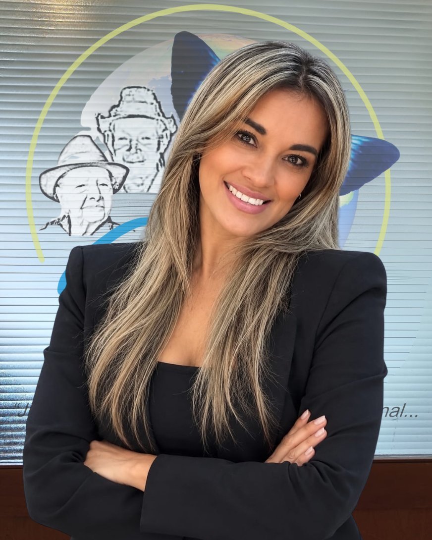 Oficial_Morei's tweet photo. Ángelica Martínez Ballesteros, nueva directora de la sede territorial de la Fundación Morei en el Tolima
 
La doctora Martínez ha trabajado durante los últimos años apoyando a las clases menos favorecidas, a los adultos mayores y víctimas del conflicto en el Tolima

Bienvenida 🦋 https://t.co/fPHOg5vUUV