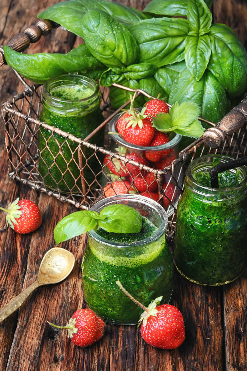 RosendaArrlz's tweet photo. [Fresh organic strawberries u0026 basil in stock! Grab these vibrant picks for your weekend salad or smoothie bowl—farm-fresh, no extra additives.  #LocalProduce #WeekendCooking]， https://t.co/WPCTz26XEd
