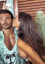 MichouLeVoyou13's tweet photo. #BenjaminSamat dans un déni total confirme ne jamais avoir participer à une quelconque émission avec une prétendu #OceaneElHimer depuis son incarcération à #Dubai avec #LeaMary 😂😂😂😂 https://t.co/LnHHL05Vy2