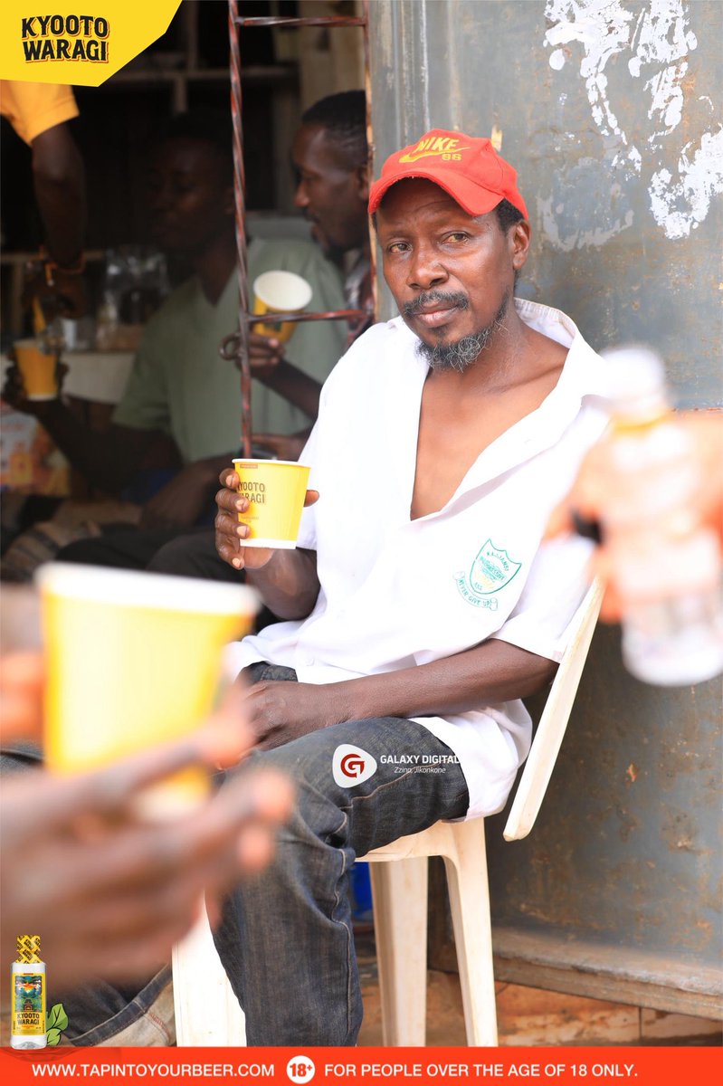 GalaxyFMUg's tweet photo. Kibumbiro streets have officially accepted the new taste of Kyooto Waragi 

#ZzinaLifeStyle | #KyootoGin | #StrongStartSmoothFinish https://t.co/J4SvLsFz1D