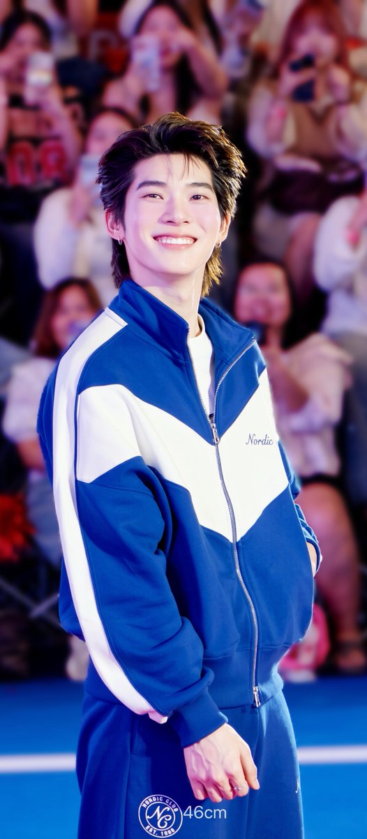 tee46cm's tweet photo. โลกนี้หมุนได้เพราะรอยยิ้มน้องคนนี้หรอ ㅜ.ㅜ https://t.co/AiTDhMcsqf