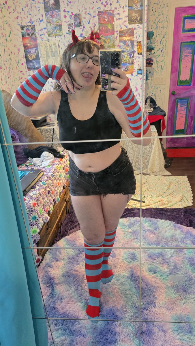 SketchyLadyy's tweet photo. Happy Halloween Month~ 🎃

I'm a little devil today 😈 https://t.co/lC3i2yjsNr