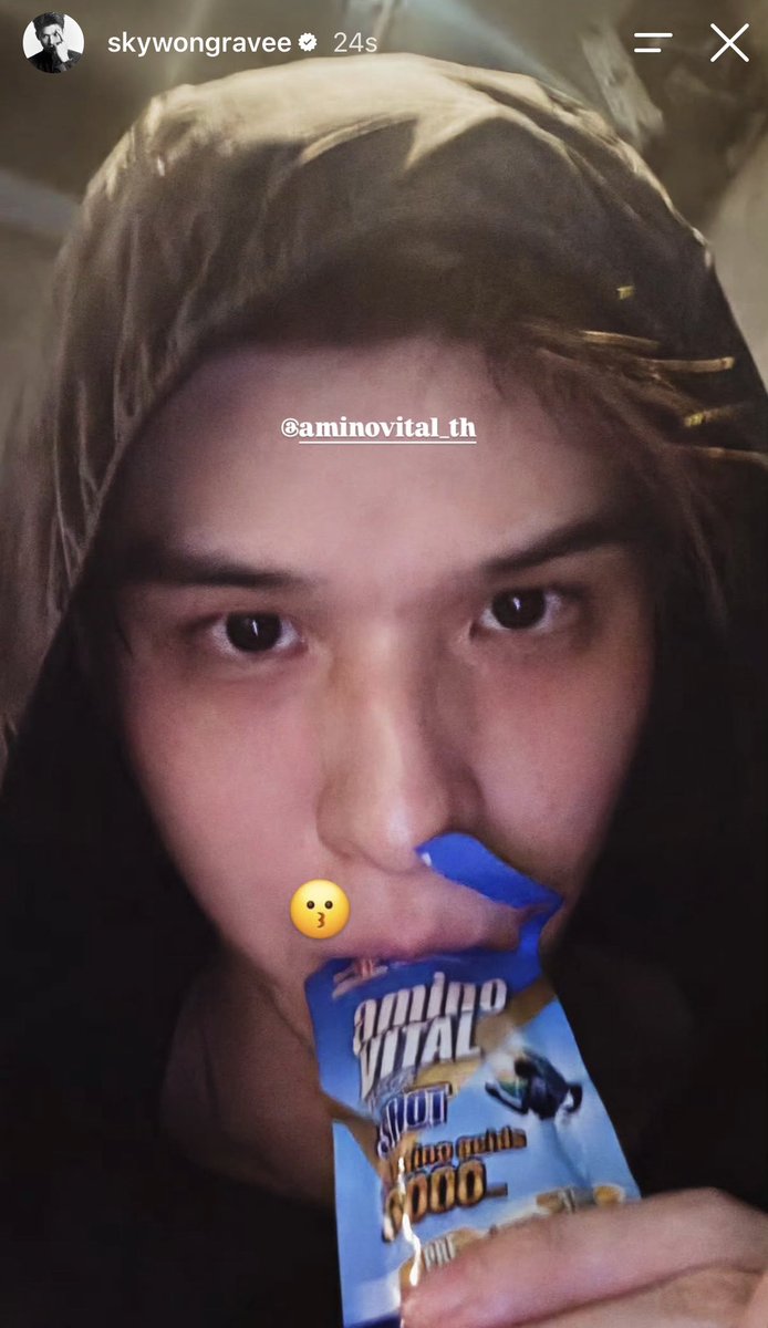 isknnu's tweet photo. โตเกียวจะตีสามแล้วดารายังไม่นอนเลย ให้นะเว้ย https://t.co/HaK3bFIuye
