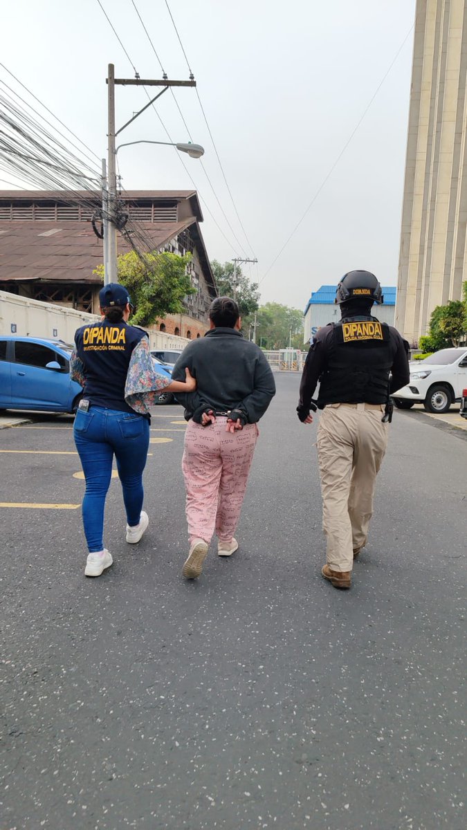 PNCdeGuatemala's tweet photo. Como parte de las acciones de investigación y seguimiento a casos de extorsión, investigadores de la #DIPANDA y la #DEIC, en coordinación con el #MP desarrollan una serie de allanamientos que, de manera preliminar, dejan 35 presuntos extorsionistas capturados. https://t.co/3LURrQCXlJ
