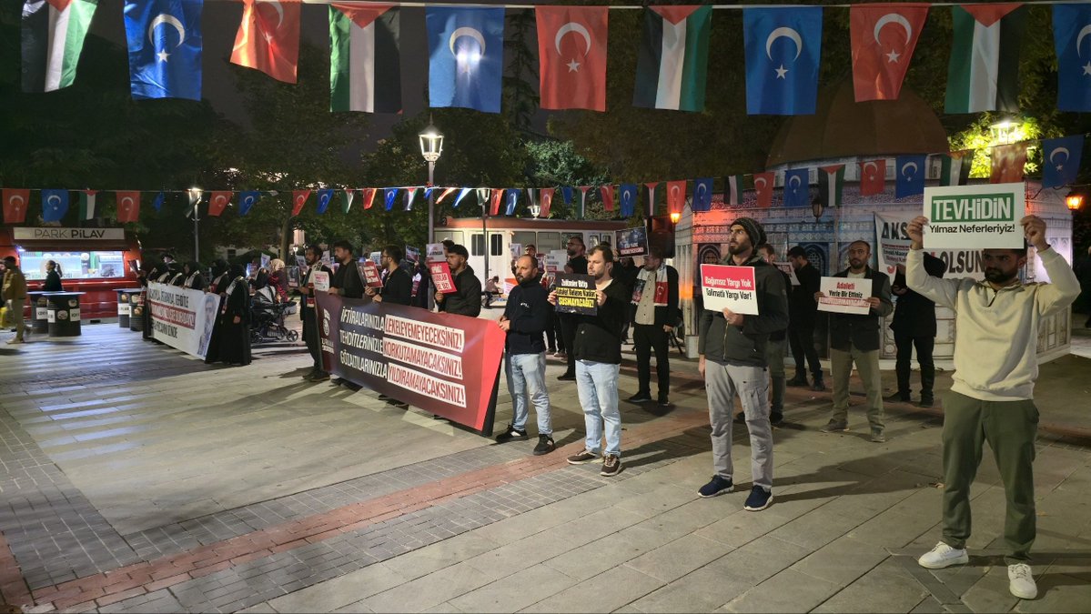 FrknKny_42's tweet photo. FURKAN HAREKETİ KONYA MEYDANDA HOCASININ YANINDA!

Alparslan Kuytul Hocaefendi ve kardeşlerimizin haksız tutukluluğuna tepki göstermek için #AdaletBekleyişi’nde bulunduk.

AsılSuçlular Yargılanmıyor
AlparslanHocaya Ozgürlük 
SemraHocaya Ozgürlük
Kardeşlerimizi SerbestBırakın https://t.co/va7offBuUx
