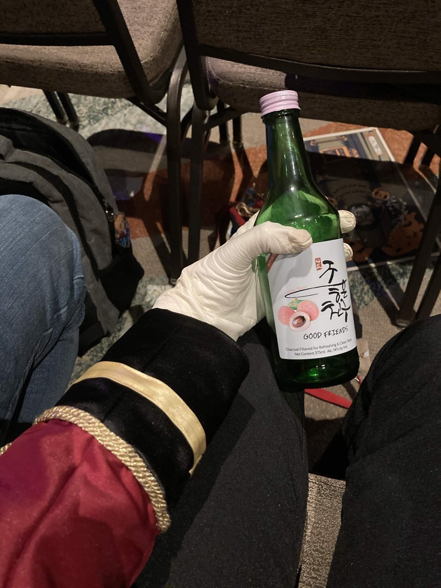 MundaneSalad's tweet photo. Look at what The Doorman bought! https://t.co/vRWEp7g4Oo