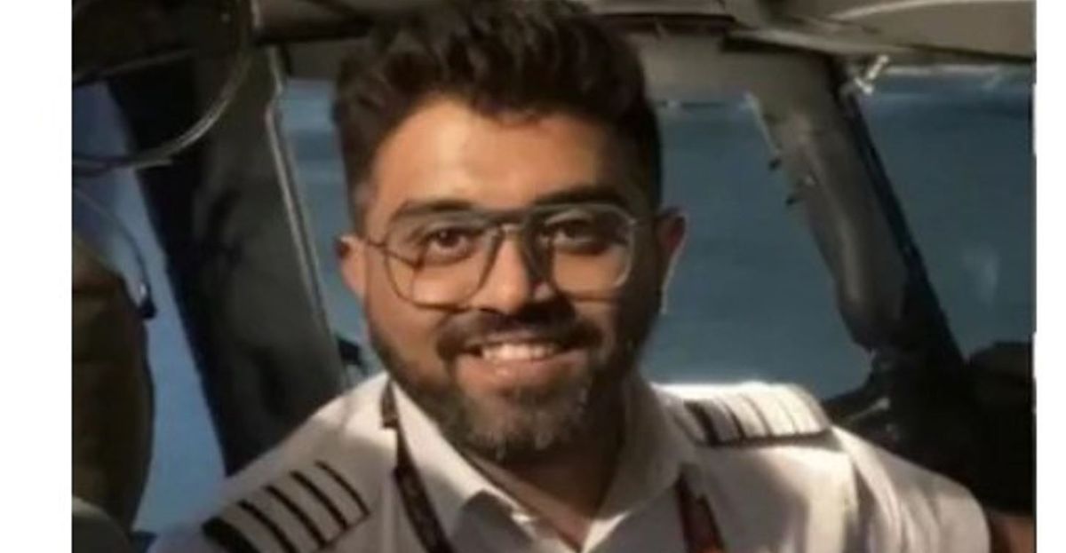 alphax18i's tweet photo. Meet The hero who saved 180 lives at 35,000 feet.

- Indian Captain Smit Machchhar was flying a flydubai aircraft from Dubai to Tel Aviv.
- Mid flight his own radicalized co pilot suddenly pulled out a weapon and stabbed him. https://t.co/YvbkSBQA6q