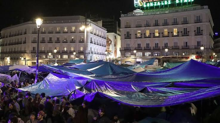 aizquierdo777's tweet photo. Me pregunto si somos conscientes de hasta qué punto la acampada de Sol está resultando una auténtica tortura para todo el facherío patrio.
Pocas iniciativas les han hecho sufrir tanto.
En las redes trinan por no poder acabar con ella.
¿Tienen la tentación? La tienen. https://t.co/xcCWZzhBOR