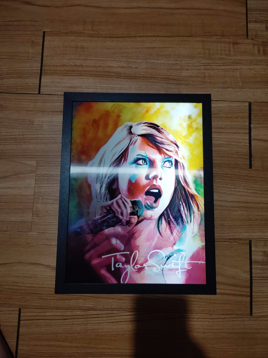 TSCollector13's tweet photo. (New taylor swift collection highlights)

New:
1 TS shirt, 1 TS vinyl and 2 TS framed posters https://t.co/uF6thTrPHW
