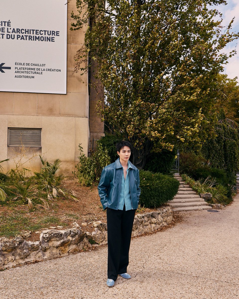 zeenunewmx's tweet photo. #Daily_ZNNMx
📲|| @zee_pruk vía Instagram Feed (1/3)

💬: Happy to be at the SANDRO SS27 Collection Preview in Paris. It was a privilege to experience the collection in the inspiring surroundings of the Cité de l'Architecture et du Patrimoine. Blending the worlds of fashion and architecture, the presentation showcased refined tailoring, sculptural silhouettes and modern elegance, all infused with SANDRO's unmistakable Parisian spirit.
🔗:https://t.co/VjMYL1vnik

🔁 No olviden dar me gusta, compartir y comentar 
​
ZEE PRUK PFW 2027
#SANDROxZEEPRUK
#Sandro #SandroParis

#ZeePruk #Zunshine #ซนซน