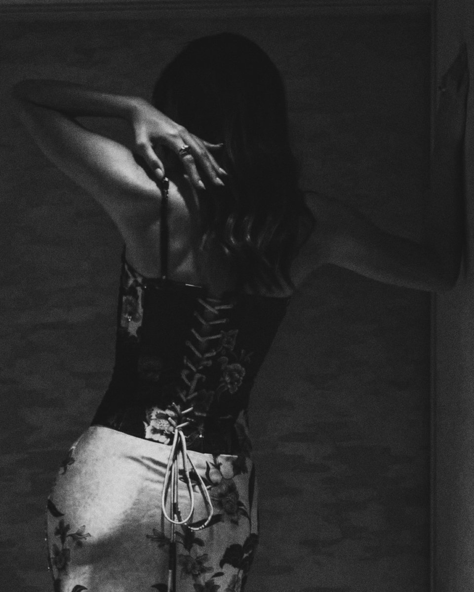 eroteeth's tweet photo. ͏ ͏ ͏ ͏ ͏ ͏ ͏ ͏ ͏ ͏ ͏ ͏ ͏ㅤㅤㅤㅤㅤㅤㅤᅠᅠ
站在鏡頭前需要一定的勇氣。就像一件致命的武器，別人的目光——即使無法捕捉你的本質，也能看到你的脆弱。
ᅠᅠ https://t.co/YAZd0PywkM
