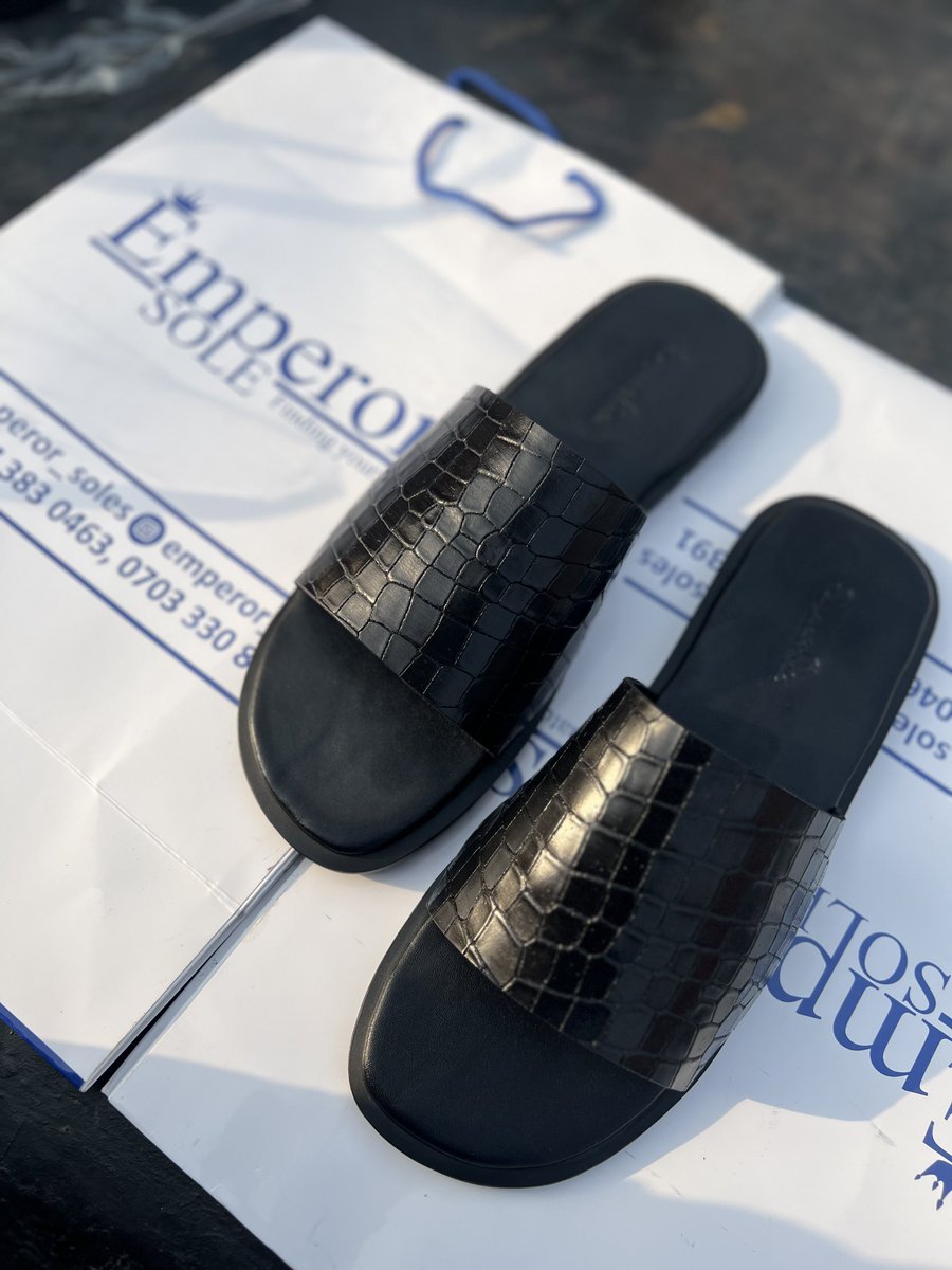 Emperorssole's tweet photo. @yankeeplug_ Hello Yankee, happy birthday in advance!

At Emperor’s Sole, we specialise in handcrafted leather fashion, from shoes, palms and half-shoes to bags, belts, wallets &amp; leather bracelets.

We’d love the opportunity to collaborate with you &amp; I’ve attached some of our work below. https://t.co/w9tqgHSojz