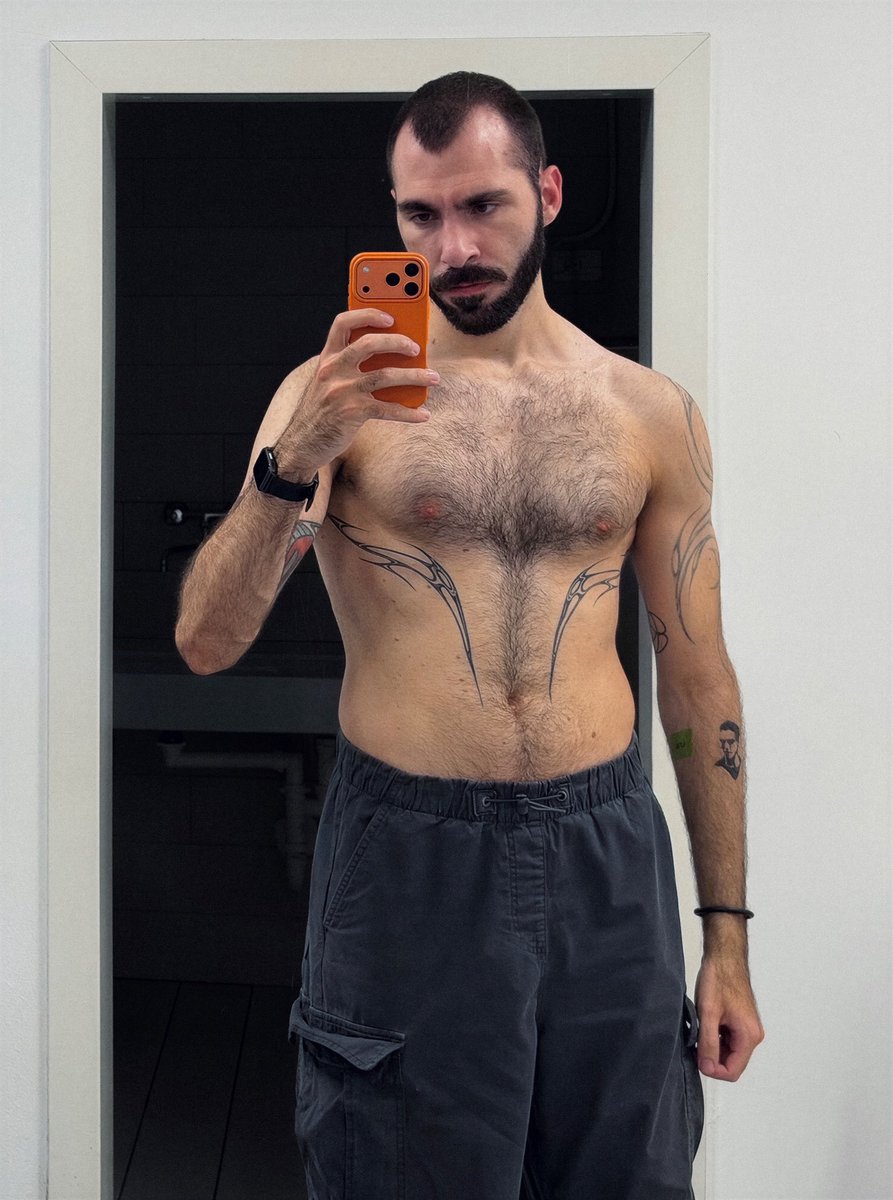 i_heraldyourend's tweet photo. Nessuno che mi apra negli spogliatoi 🍑 https://t.co/SMJJI4RQKj