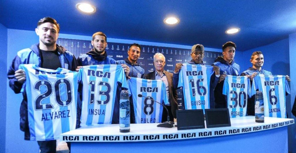 Facherometro's tweet photo. @MandatoDeDiego @JuancitoVilas mira vos que genioo!!!!!!!!!
fichar mal le pasa a todos los clubes, le pasa a los mejores presidentes del mundo. despertate de la fantasia. igual tenes razon, aveces me dan ganas de volver a ser la potencia de los mercados de pases, volve victor😭😭😭 https://t.co/Y0jUiGQWXl