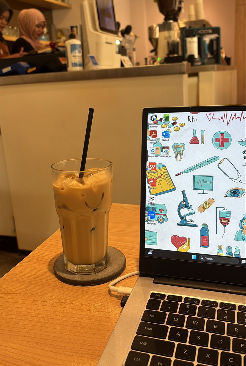 zilaoverhere's tweet photo. sebagai orang yang suka ke cafe dan menikmati kopi sambil belajar/kerja, tahun ini berasa bgt ekonomi melemah tuh😭💔

tahun lalu masih bisa seringg ke cafe yet skrg semua serba mahal jd semakin jarang melakukan hal ini pdhl suka wfc🥹💔 https://t.co/2fIwf2lGmU