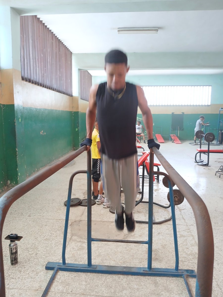 GimnasioGtmo's tweet photo. Continua el gimnasio de cultura física brindando servicio a la población no te quedes en casa recibimos jóvenes ,Adultos y todo el que quiera ponerse en forma no te arrepentirás # 100AñosConFidel#GuantánamoNoSeDetiene#LaPatríaSeDefiende. https://t.co/QzlgEcWfHC