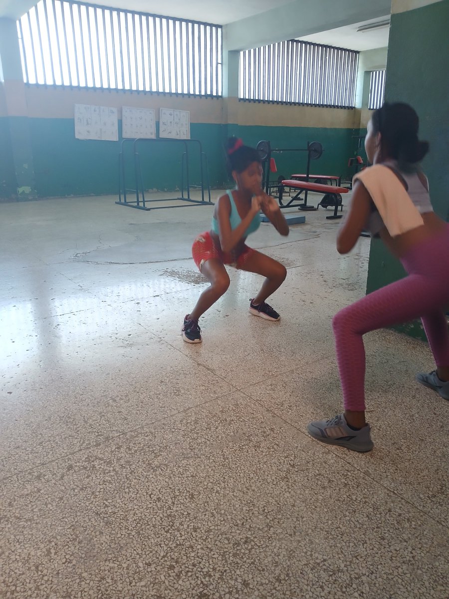 GimnasioGtmo's tweet photo. Continua el gimnasio de cultura física brindando servicio a la población no te quedes en casa recibimos jóvenes ,Adultos y todo el que quiera ponerse en forma no te arrepentirás # 100AñosConFidel#GuantánamoNoSeDetiene#LaPatríaSeDefiende. https://t.co/QzlgEcWfHC