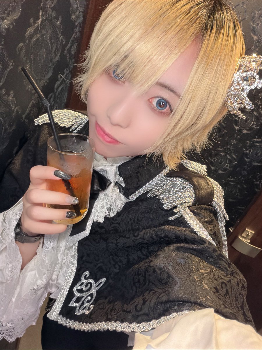 nightmare_rik's tweet photo. ︎✧1001︎✧
オープン初日ほんとに沢山のご来店ありがとうございました！( т т )知ってる顔が多くてとっても安心( т т )最後までめちゃめちゃ楽しかったです！！🍾ほんとにうれしい( т т )差し入れも遠隔も大感謝( т т )みんなに支えられてると実感した1日でしたよく寝れそうみんなだいすき https://t.co/ICXhbwS8WX