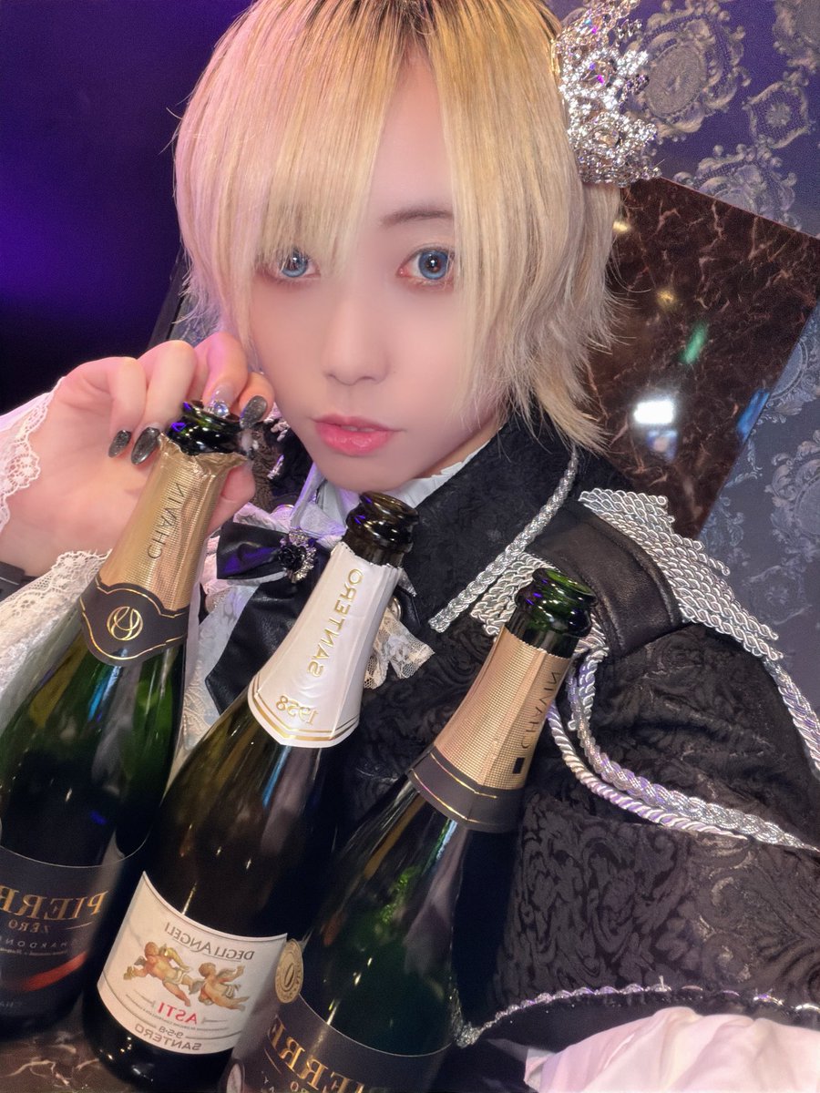 nightmare_rik's tweet photo. ︎✧1001︎✧
オープン初日ほんとに沢山のご来店ありがとうございました！( т т )知ってる顔が多くてとっても安心( т т )最後までめちゃめちゃ楽しかったです！！🍾ほんとにうれしい( т т )差し入れも遠隔も大感謝( т т )みんなに支えられてると実感した1日でしたよく寝れそうみんなだいすき https://t.co/ICXhbwS8WX