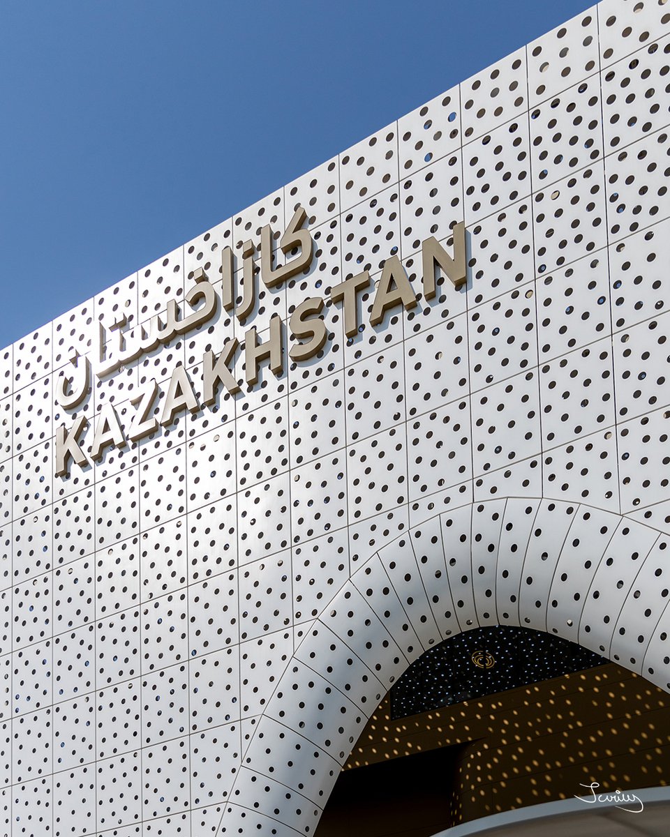 jurius_Photo's tweet photo. Svetová výstava EXPO, ktorá sa konala v Dubaji 🇦🇪 bola pre mňa ako fotografa a fanúšika architektúry veľkou výkladňou skriňou pútavých tvarov, materiálov a farieb.
Priestory  Kazachstanu 🇰🇿 vynikajúco prepojili inovatívnosť s históriou a aj prvkami hostiteľskej krajiny.  #jurius https://t.co/ven3Z4igTe