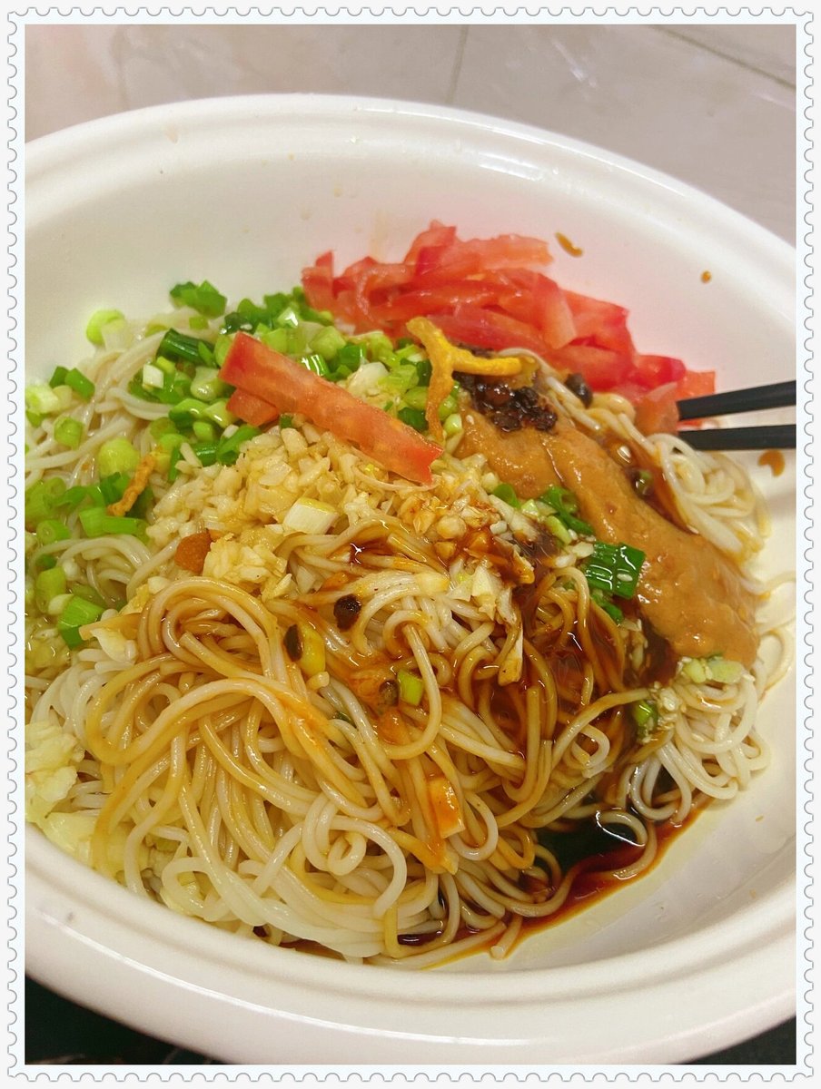 angelywhe_8_aa0's tweet photo. [Chili oil noodles with a hint of tangy vinegar and crispy garlic—this bowl hits all the right notes, no need to ruin a perfect bite with anything extra!] https://t.co/10oNIT2Dh2