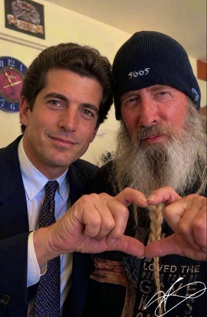WestcoastwizarQ's tweet photo. Look Deeper, What Do You See? https://t.co/CtRElwTNuH