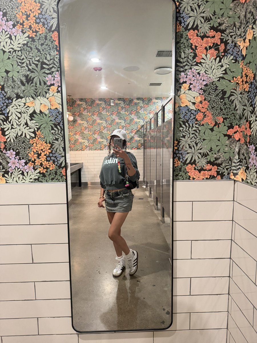 RealLifeSpoiled's tweet photo. I love living a soft princess life that you continue to fund 🌷 https://t.co/aQ28WdxQ4g