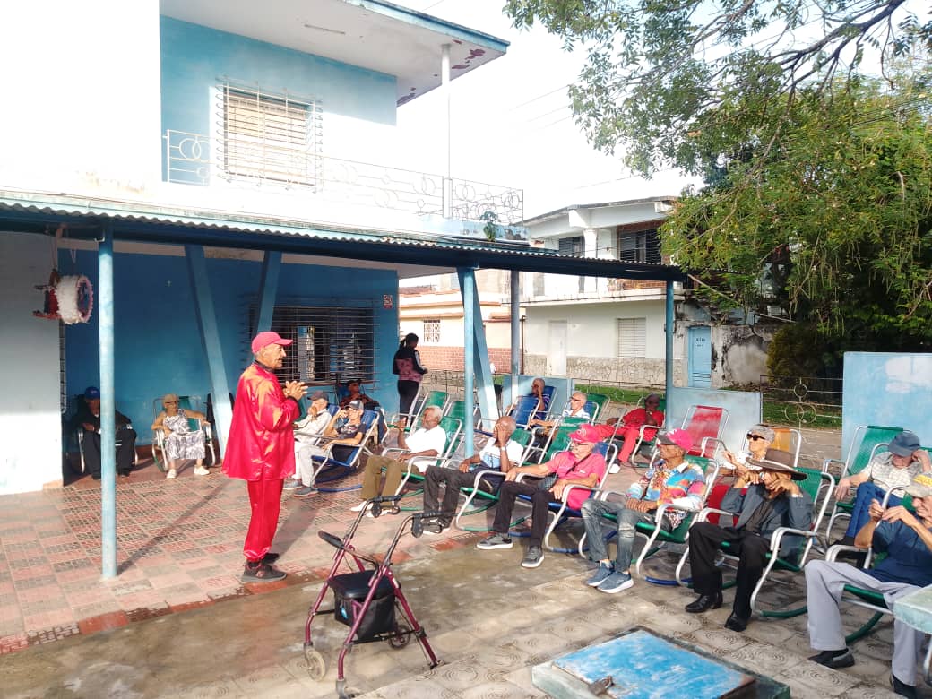 atmedicatunas's tweet photo. Casa de abuelos Guillermo Tejas, celebrando el día del Adulto Mayor. 
@SaludTunera 
@IgarzaVarona 
#LasTunasPorLaSalud https://t.co/9C5Di6NCAj