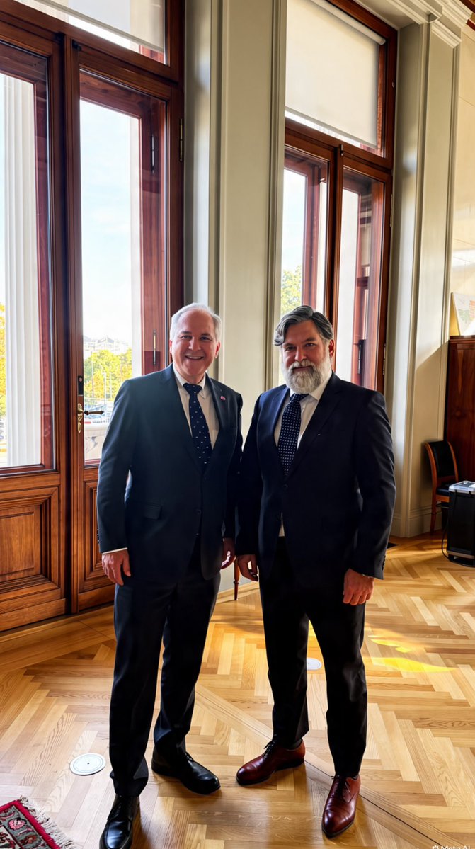SRBinAustria's tweet photo. Амбасадор Републике Србије Њ.Е. г. Марко Благојевић имао је данас посебну част да се састане са председником Националног савета Републике Аустрије Њ.Е. г. Валтером Розенкранцoм. 

Овом приликом истакнута су заједничка настојања и унапређење билатералних односа наше две земље, даља парламентарна сарадња и снажна подршка европским интеграцијама Србије. 

Уз захвалност Њ.Е. г. Розенкранцу на досадашњем изузетном односу, кроз отворен дијалог и међусобно разумевање настављамо да јачамо везе 🇷🇸 и 🇦🇹!